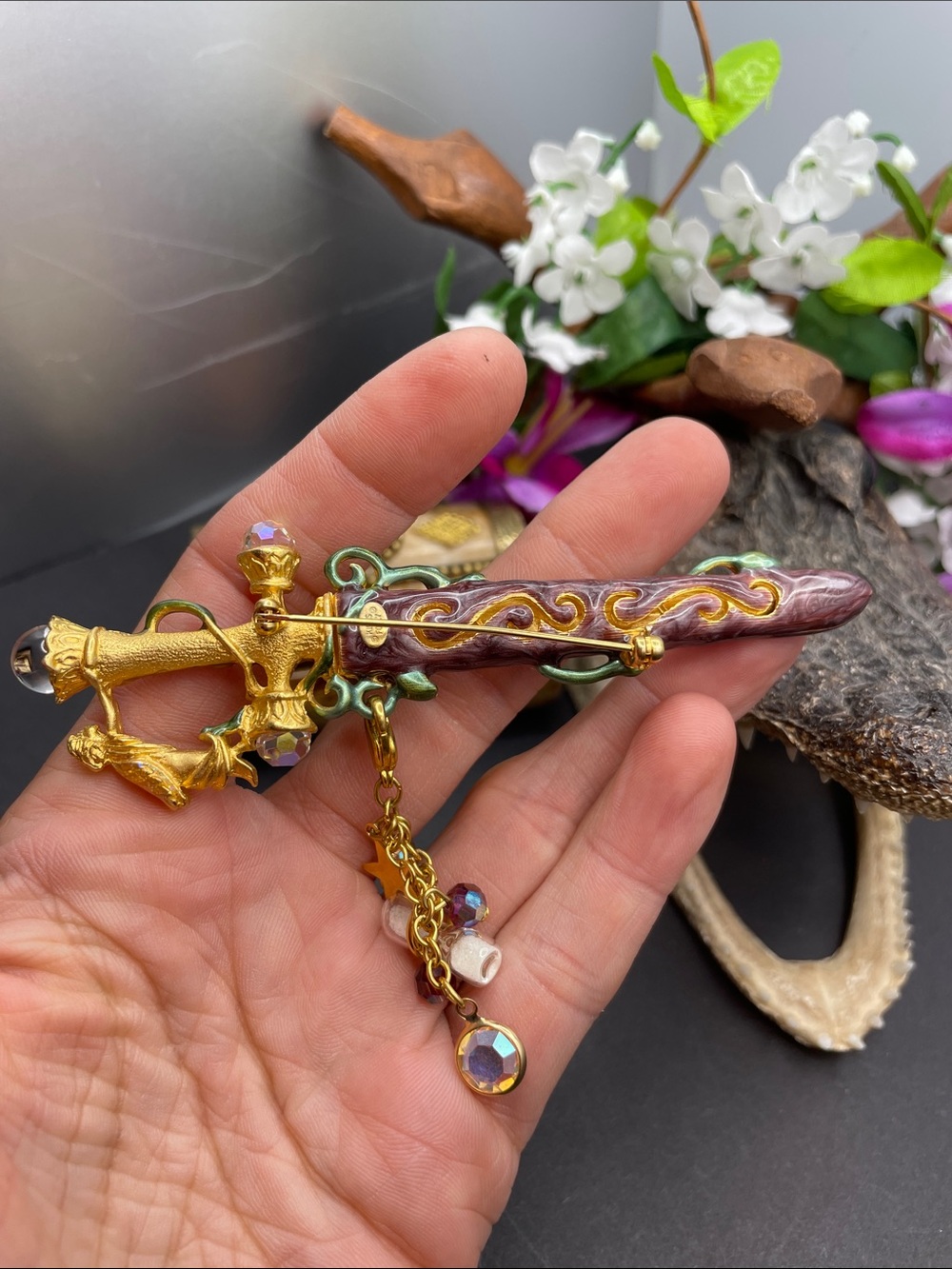 Kirks Fully sword and charm brooch vintage - Picture 6 of 7